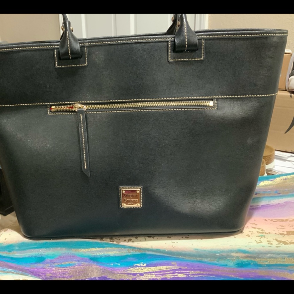 Dooney & Bourke Saffiano Large Zip Tote- Black Comes with Dust Bag